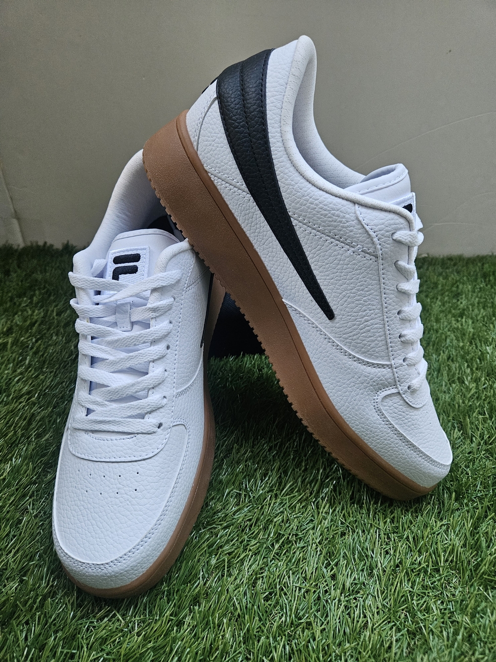 NWOB Fila Original Tennis 84 Low White Gum Sole Sneakers Men's Sz 11